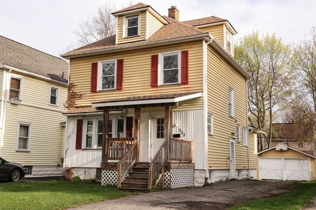 522 Birr St in Rochester, NY - Building Photo - Building Photo