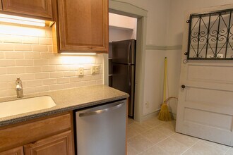1355 W Winona St, Unit M07H in Chicago, IL - Building Photo - Building Photo