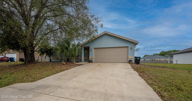 2390 Queens St SE in Palm Bay, FL - Building Photo - Building Photo