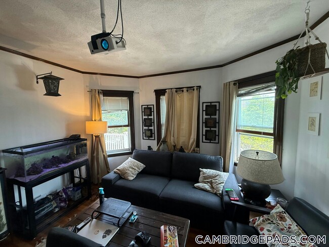 9 Roberts Rd, Unit 3 in Cambridge, MA - Foto de edificio - Building Photo