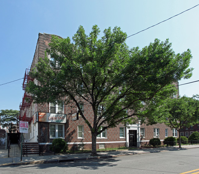 Sirkus Court in Brooklyn, NY - Foto de edificio - Building Photo