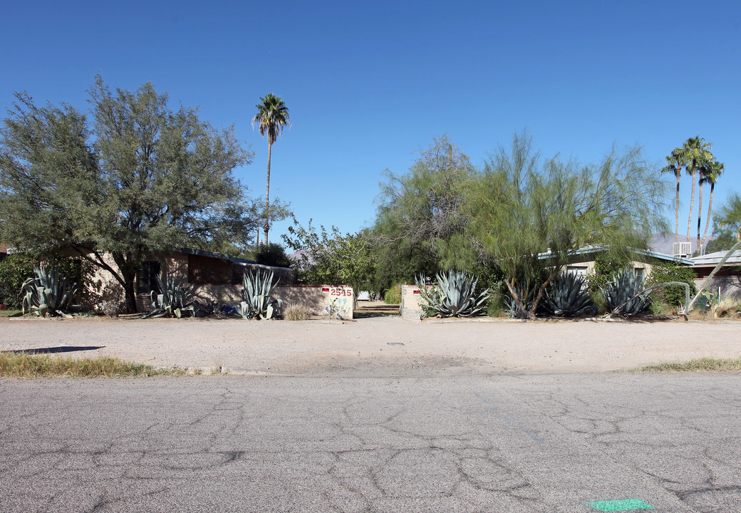 2543 E Water St in Tucson, AZ - Building Photo