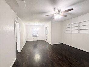 832 S Anderson St in Angleton, TX - Building Photo - Building Photo