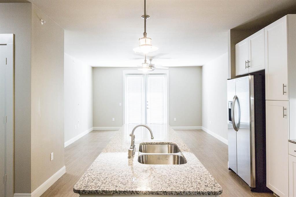 801 N Bishop Ave-Unit -1-305 in Dallas, TX - Foto de edificio