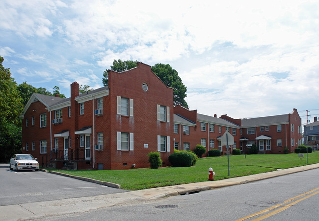 214 Chestnut Dr in High Point, NC - Building Photo - Building Photo