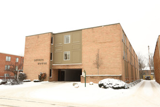 Studio House Apartments in East Lansing, MI - Building Photo - Building Photo