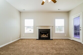 7424 Maggie Dr in Nashville, TN - Foto de edificio - Building Photo