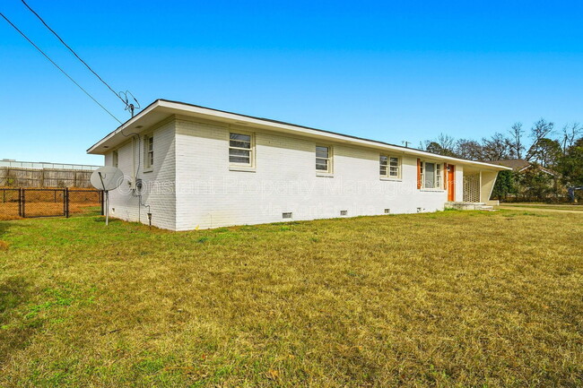 105 Maxwell Dr in Warner Robins, GA - Building Photo - Building Photo