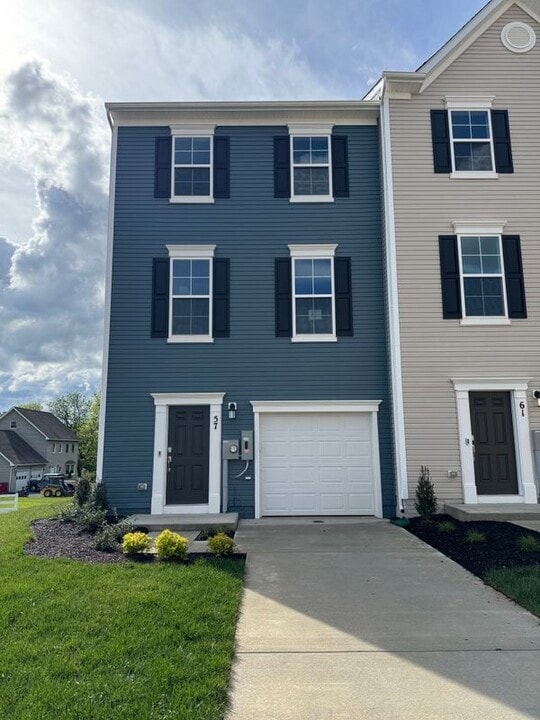 57 Gray Silver Rd in Inwood, WV - Building Photo