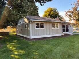 484 N Kentucky Ave in East Wenatchee, WA - Building Photo