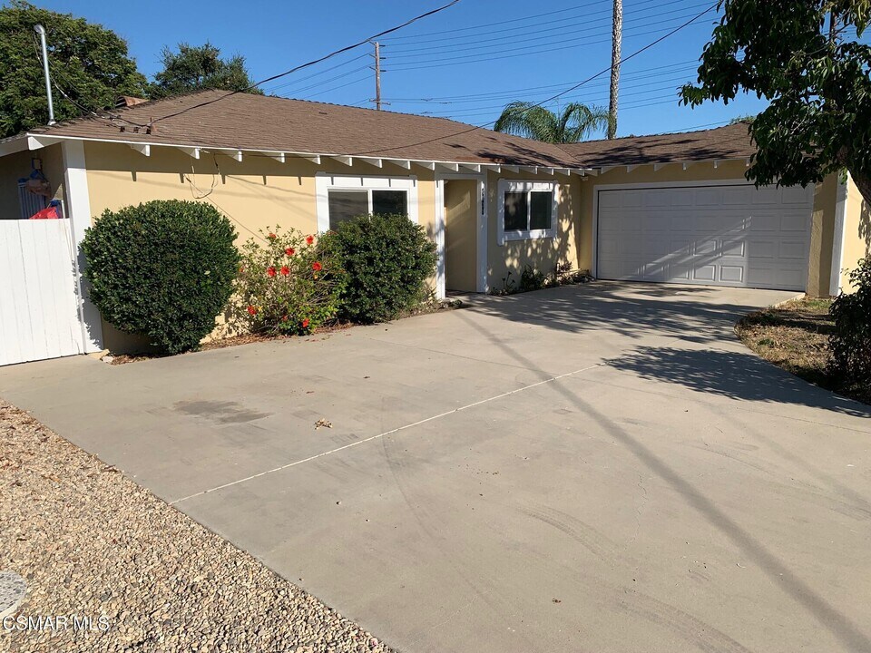 4139 Cochran St in Simi Valley, CA - Building Photo