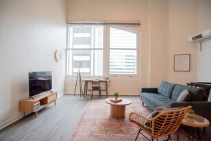 125 W Market St in Indianapolis, IN - Building Photo