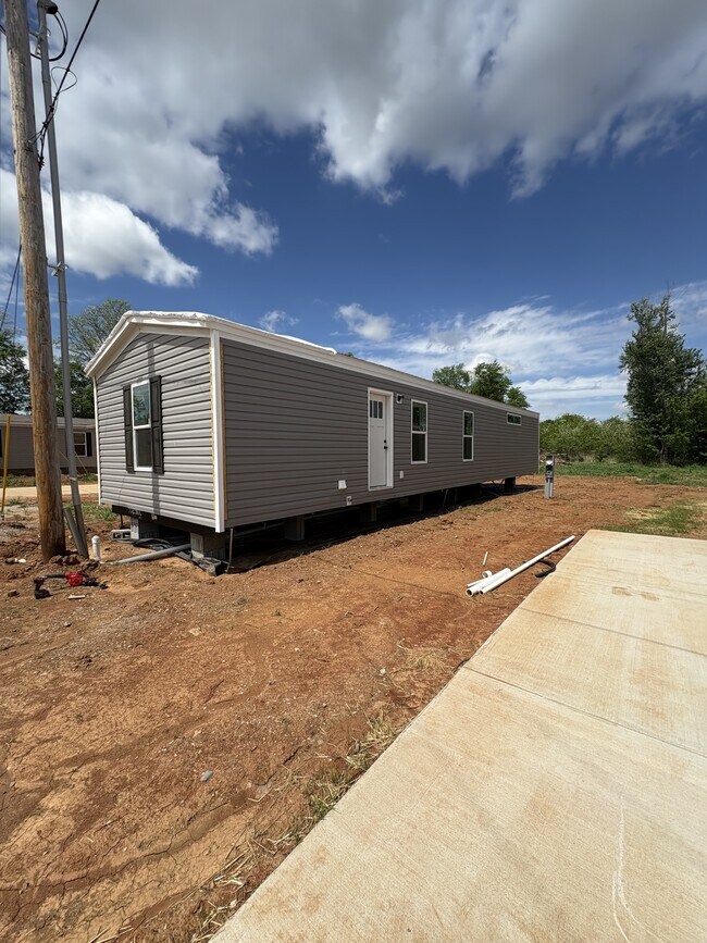 400 Parker St in Oak Grove, KY - Building Photo - Building Photo