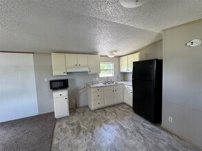 600 E Melville Dr in Crosby, TX - Building Photo - Building Photo