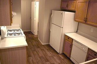 8225 Diamond Star Ct in Las Vegas, NV - Building Photo - Building Photo