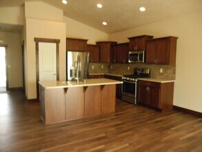 1320 E Chelan Ct in Deer Park, WA - Building Photo - Building Photo