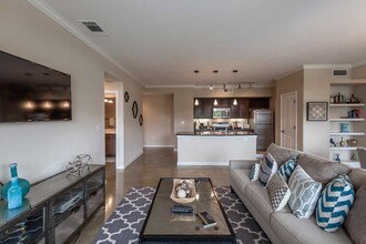 SYNC at Purgatory Creek in San Marcos, TX - Foto de edificio - Building Photo