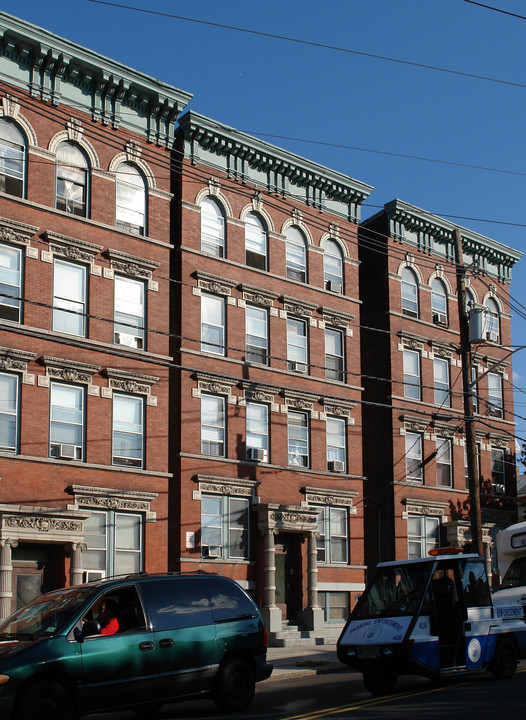 90 Tonnele Ave in Jersey City, NJ - Building Photo