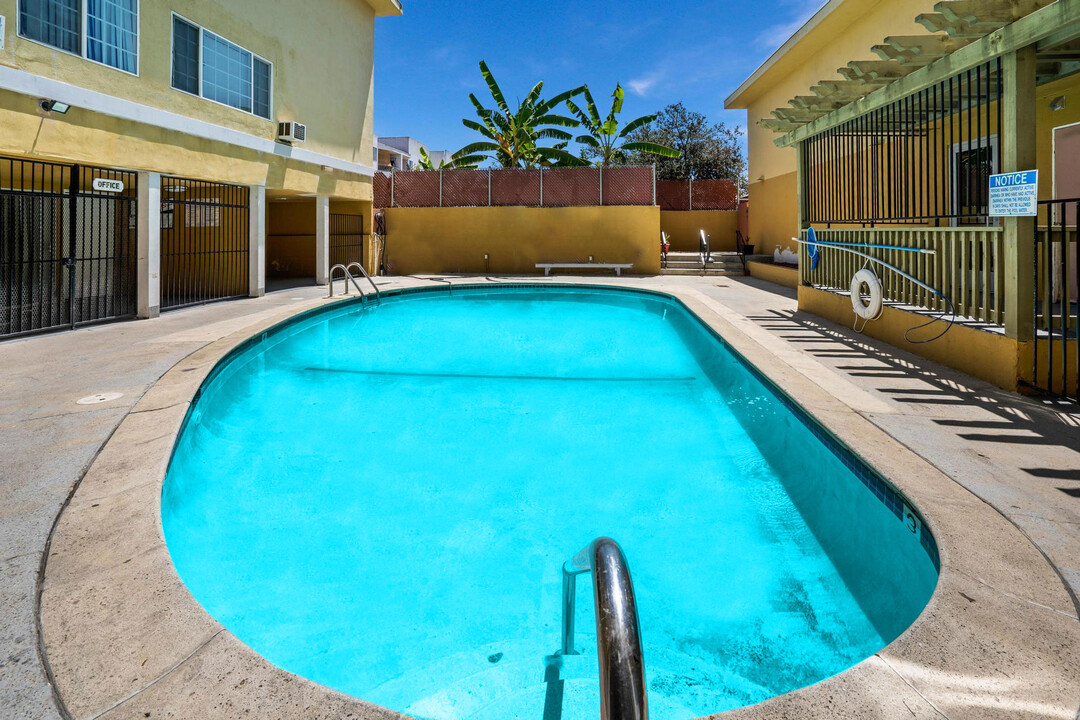 Colina Park North Apartments in San Diego, CA - Building Photo