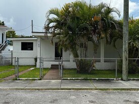 2160 NW 30th St in Miami, FL - Building Photo