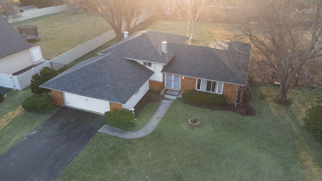 10S542 Curtis Ln in Naperville, IL - Building Photo - Building Photo