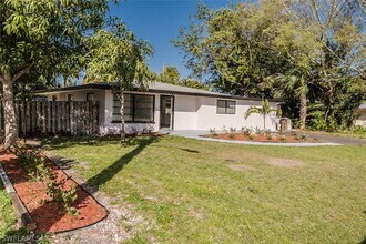 4330 Deleon St in Ft. Myers, FL - Building Photo - Building Photo