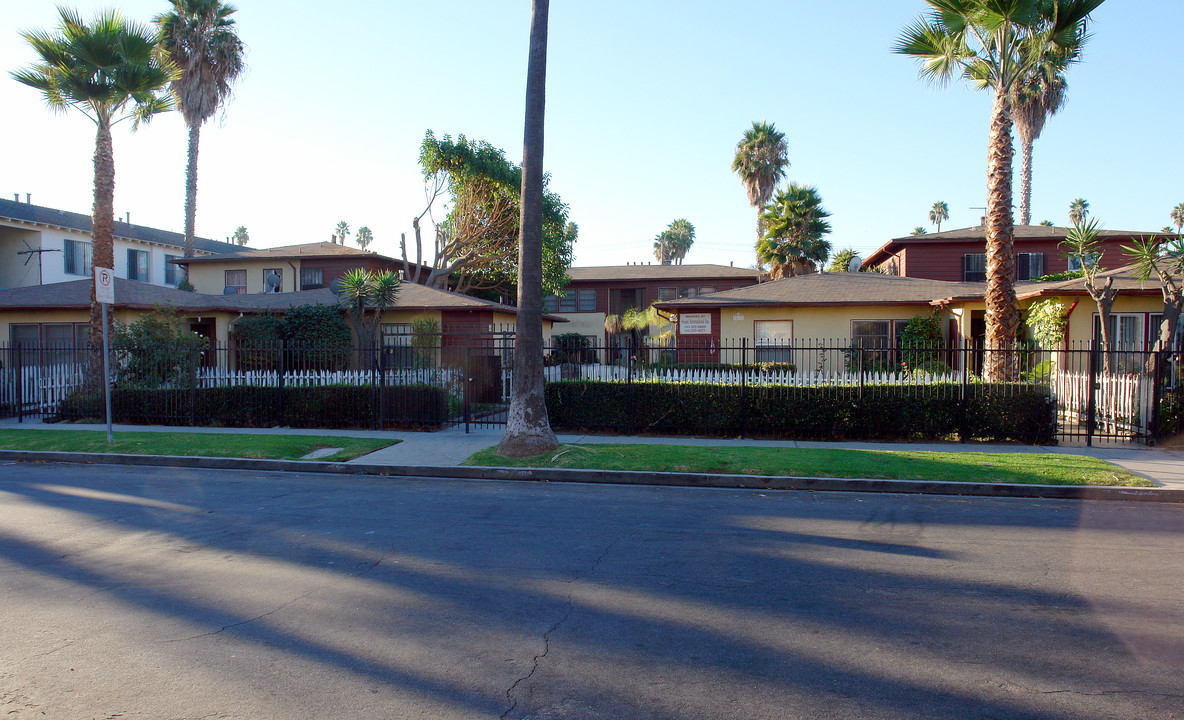 618-622 E 97th St in Inglewood, CA - Building Photo