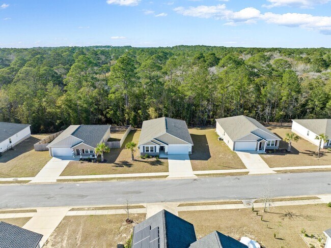 462 Whispering Creek Ave in Freeport, FL - Building Photo - Building Photo