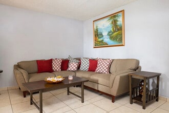 Punta Frances Apartments in Hialeah, FL - Building Photo - Building Photo