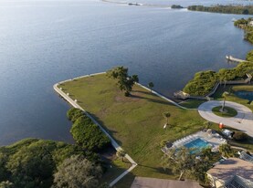 616 Windrush Bay Dr in Tarpon Springs, FL - Building Photo