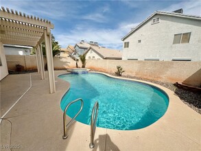 7216 Winding Creek Dr in Las Vegas, NV - Building Photo - Building Photo