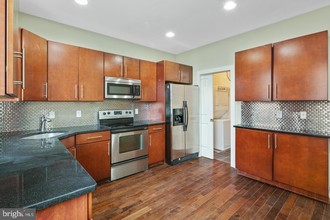 2621 Christian St-Unit -A in Philadelphia, PA - Foto de edificio - Building Photo