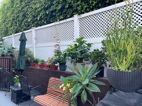 2939 S Bronson Ave, Unit 4 in Los Angeles, CA - Building Photo - Building Photo