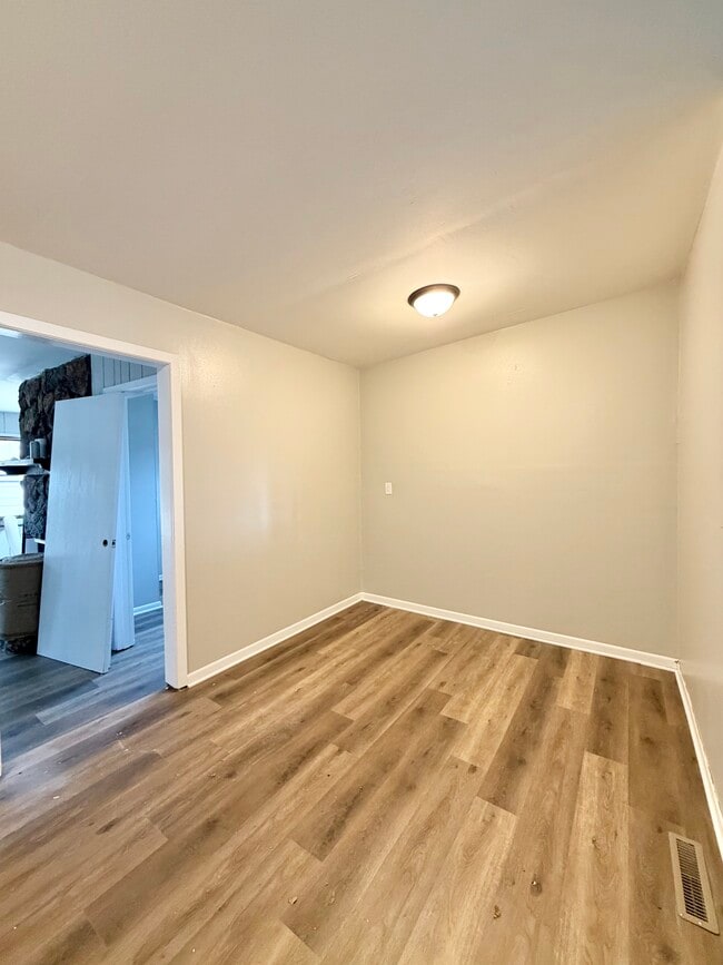 1122 Kingsley Dr in Machesney Park, IL - Building Photo - Building Photo