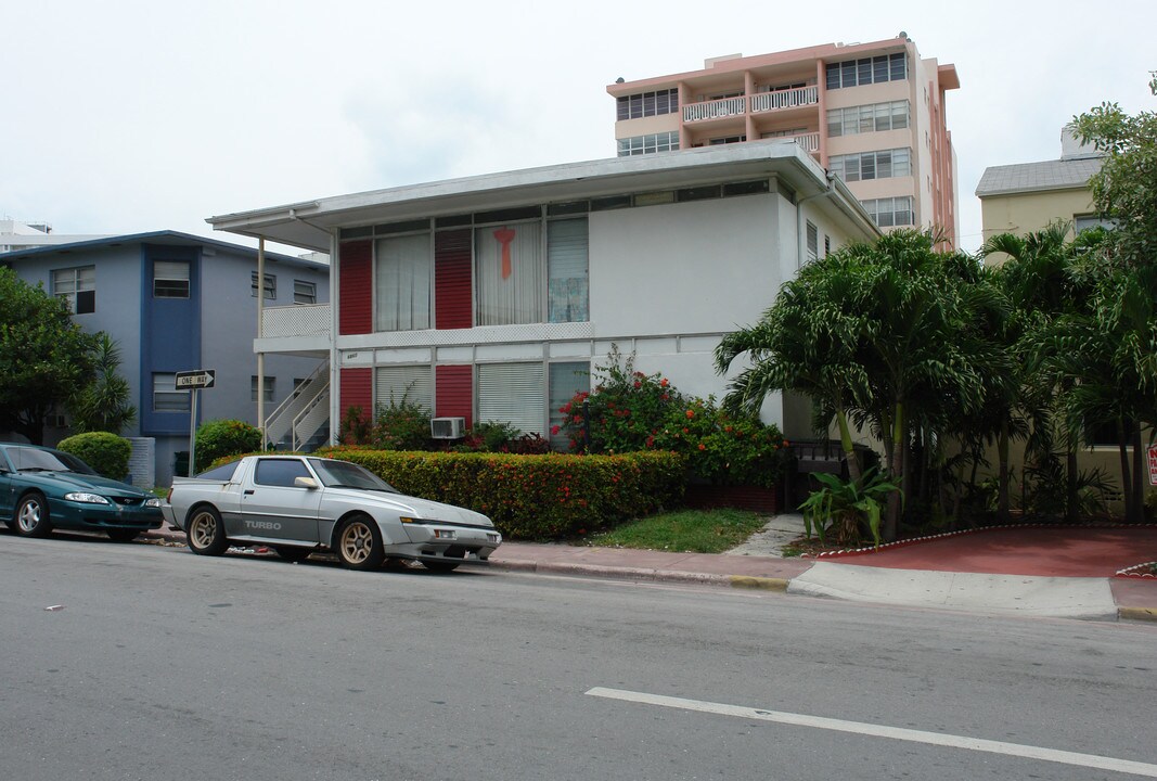 South Harding Apartments in Miami Beach, FL - Building Photo