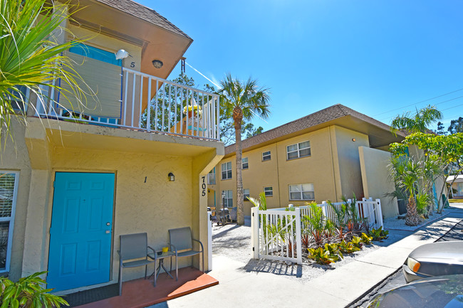 El Mar I and El Mar II in Indian Rocks Beach, FL - Foto de edificio - Building Photo