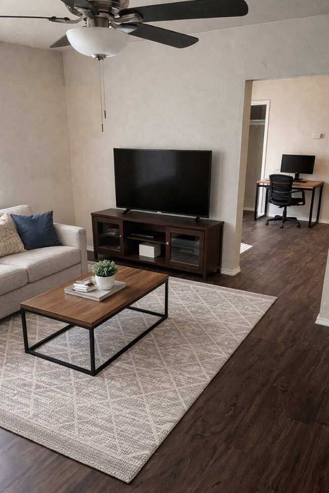 The Oaks Apartments in Kaufman, TX - Foto de edificio - Building Photo