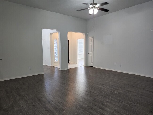 6323 Laurel Run in Houston, TX - Building Photo - Building Photo