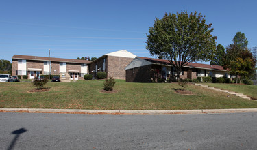 Beaumont Apartments in Burlington, NC - Building Photo - Building Photo