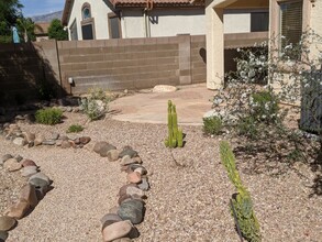 2371 E Stone Stable Dr in Tucson, AZ - Foto de edificio - Building Photo