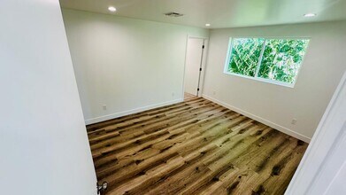 1583 W 37th Pl, Unit 2 in Los Angeles, CA - Foto de edificio - Building Photo