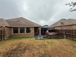 213 Warbler Dr in Desoto, TX - Building Photo - Building Photo
