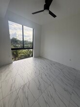 2054 NE 162nd St, Unit A1 in North Miami Beach, FL - Building Photo - Building Photo