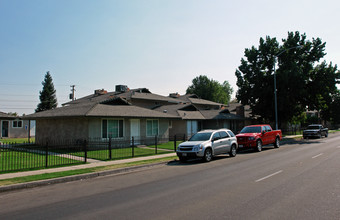 McKinley Apartments in Fresno, CA - Building Photo - Building Photo