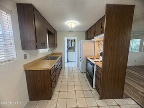 1058 Continental Dr in Daytona Beach, FL - Building Photo - Building Photo