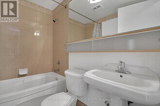 85 Bloor St E in Toronto, ON - Building Photo - Building Photo