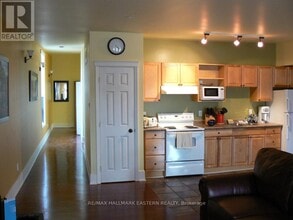 416 Chambers St in Peterborough, ON - Building Photo - Building Photo