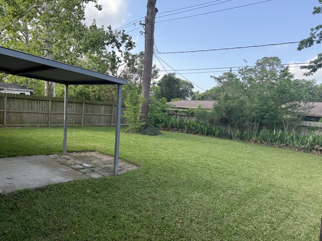 16914 David Glen Dr in Friendswood, TX - Foto de edificio - Building Photo