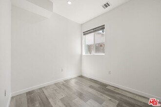 158 Mariposa Ave in Los Angeles, CA - Building Photo - Building Photo