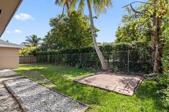 9034 SW 163rd Ter in Palmetto Bay, FL - Building Photo - Building Photo